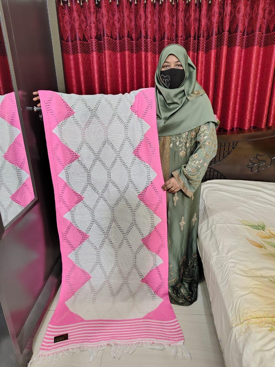 উষ্ণতার সাথে রাজকীয় লুক নিন প্রিমিয়াম কাশ্মীরি শাল উষ্ণতার সাথে রাজকীয় লুক নিন প্রিমিয়াম কাশ্মীরি শাল