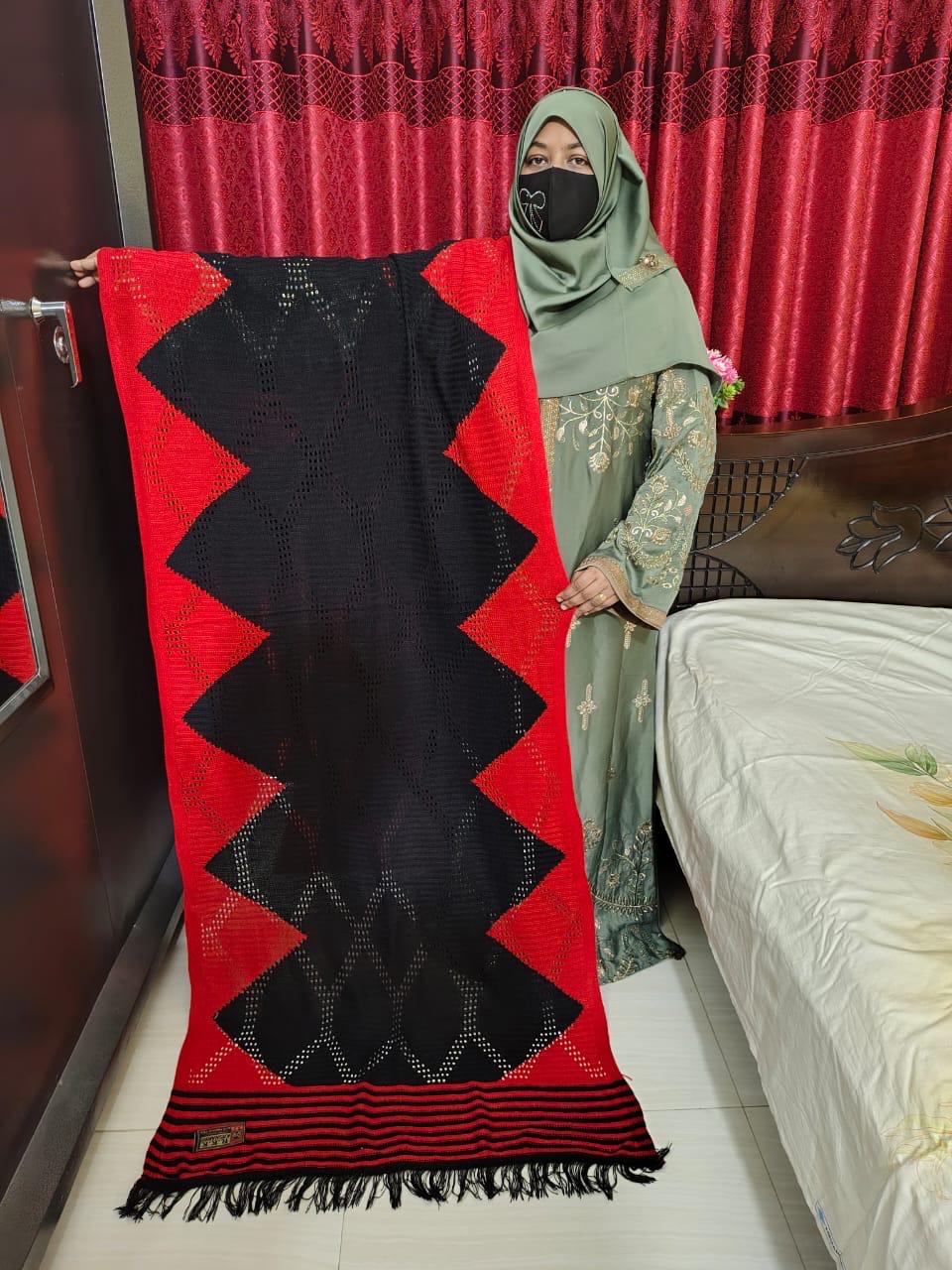 উষ্ণতার সাথে রাজকীয় লুক নিন প্রিমিয়াম কাশ্মীরি শাল উষ্ণতার সাথে রাজকীয় লুক নিন প্রিমিয়াম কাশ্মীরি শাল