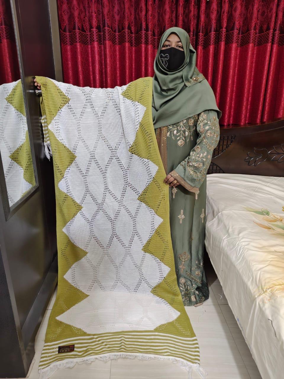 উষ্ণতার সাথে রাজকীয় লুক নিন প্রিমিয়াম কাশ্মীরি শাল উষ্ণতার সাথে রাজকীয় লুক নিন প্রিমিয়াম কাশ্মীরি শাল